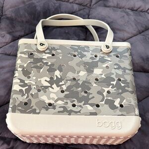 Women's Camouflage Tote Bag - Gray